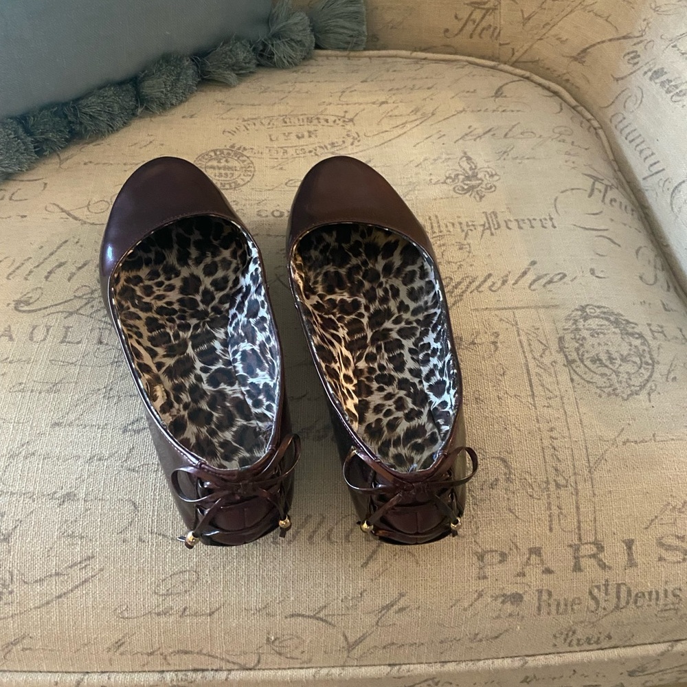 Kenneth Cole Reaction flat bronze shoes. Lightly worn